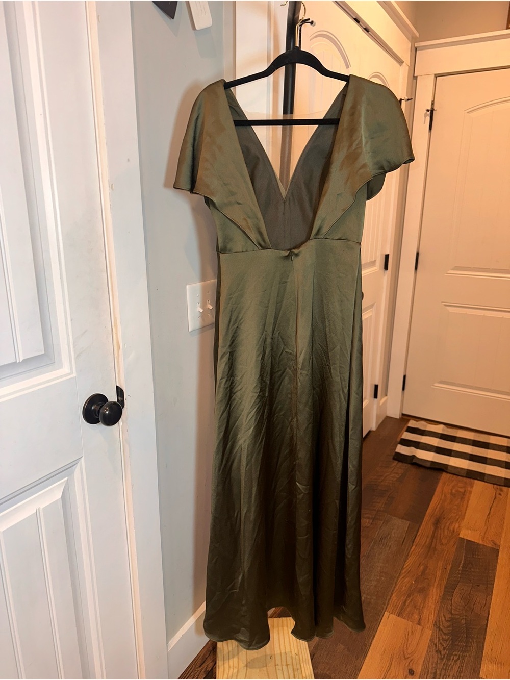 Jenny Yoo Size 6 Olive Green V-Neck Satin Maxi Dress - Picture 9 of 16
